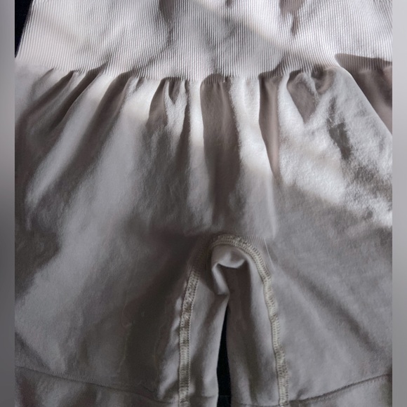 Blanqi maternity girl short cream small - Picture 2 of 3